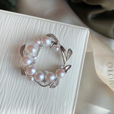 China Trendy Luxury Japanese Natural Pearl Brooch Mid-Vintage Seawater Seawater Garland Brooch High-Grade Jewelry Corsage Jewelry Gifts for sale