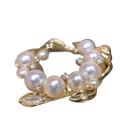 China Trendy Natural Pearl Brooch Seawater Garland Brooch Jewelry Corsage Jewelry High-Grade Fashion Gifts for sale