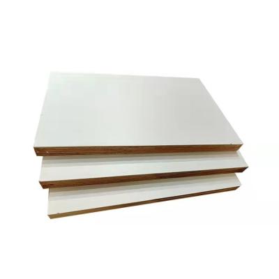 China Contemporary Waterproof 18mm Melamine Plywood Sheet For Furniture for sale