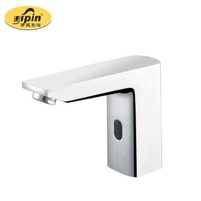 China Factory Wholesale Modern Bathroom Faucet Square Infrared Sense Faucets Single Hole Deck Mounted Faucet Bathroom Chrome for sale