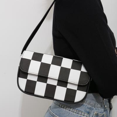 China Hot Selling Water Resistant Amason Pleated Cloud Bag PU Leather Checkerboard Fashion Female Handbags for sale