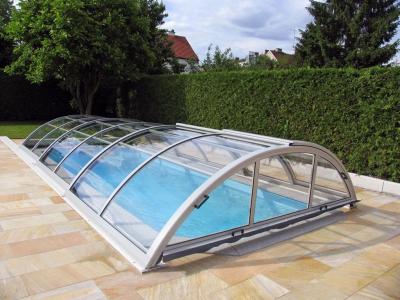 China Safety Polycarbonate Low Line Retractable Telescopic Swimming Pool Enclosure for sale