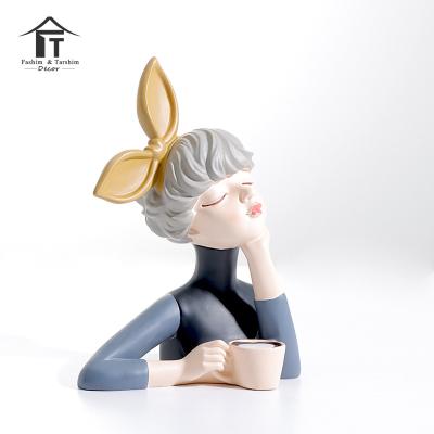 China Modern Customized Living Room Modern Home Decor Lovely Cartoon Girl Human Figures Tabletop Decoration for sale