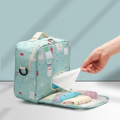 China Water Resistant Multiple Pockets Designer Diaper Storage Bag Portable Maternity Fashion Printed One Shoulder Waterproof Wetbag Cartoon for sale