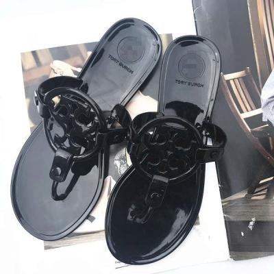 China Fashion trend big size hot stylish summer new sale jelly flat shoes flip flop slippers for women ladies jelly shoes for sale