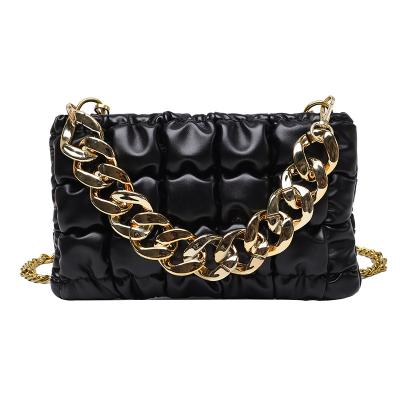 China Wholesale Fashion Gold Color Chain PU Leather Pocket Handbag Elegant Pleated Gold Chain Square Stitched Ruched Chic Clutch Purse For Girls for sale