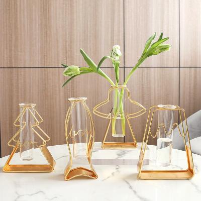 China Living Room Easy Creative Decoration Plan Gold Wall Planter Holder Metal Plant Holder Ceramic Pendant Pot for sale