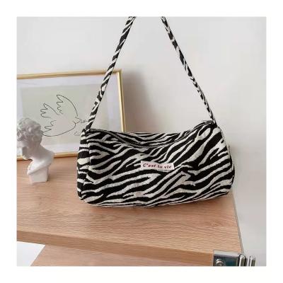 China Trendy Ladies Handbag Durable Accessories Large Capacity Casual Daily Bag for sale