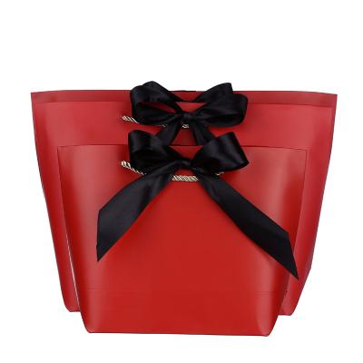 China Handmade Luxury Ribbon Handles Wedding Cosmetics Red Paper Bags For Retail Gift Bag for sale