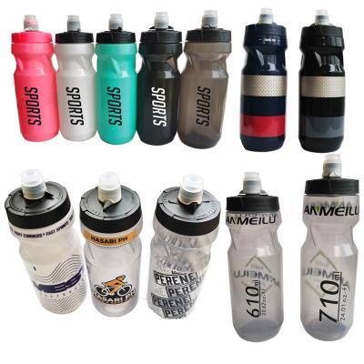 China Round Shape PE Sustainable Custom Squeeze 550ml Sports Leakproof Bottle For Walking for sale