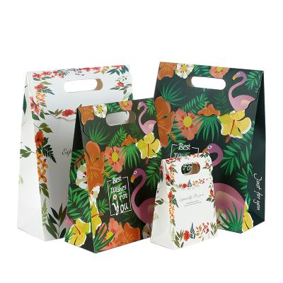 China Recyclable Wholesale Promotional Gift Bag Packaging Bolsas De Embalaje Gift Bag Custom Printed Paper Bags Gift Wrapping for sale