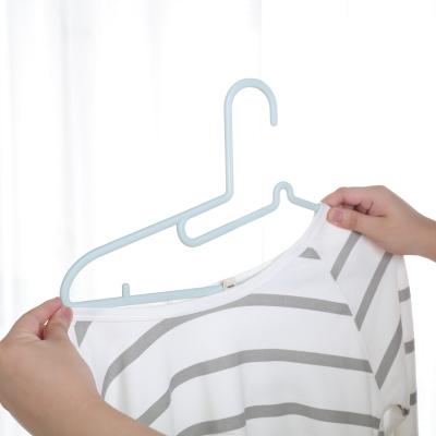 China Modern 4 A Set Of Hangers Plastic Standard Multifunctional Clothes Hangers Wardrobe Clothes Organizer for sale