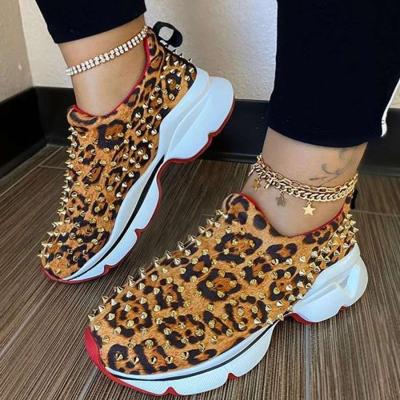 China CUSHIONING newest fashionable ladies casual shoes breathable and comfortable flat shoes for sale