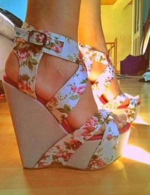 China Hot Selling Anti-odor Designers Shoe Floral Print Wedge Platform Sandal For Women And Ladies Shoe for sale