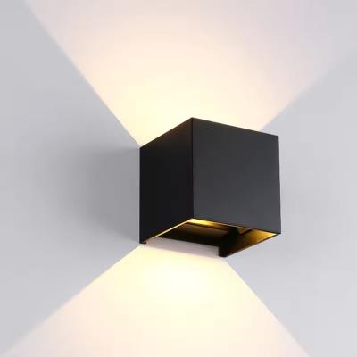 China Adjustable Beam Angle Cube LED Wall Light Up and Down 6W 12W for Outdoor Mounting for sale