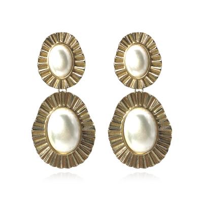 China Vintage KITI Gold Crinkle Pattern Circle Metal Earrings With Pearl for sale