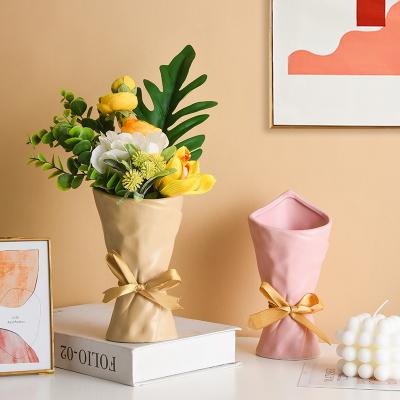 China Nordic Creative Modern Ceramic Flower Vase Europe Morandi Flower Vase Home Decor Hand Held Vase for sale