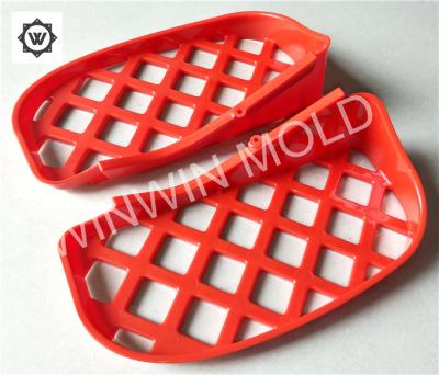 China Plastic Material Injection Moulding Cashew Gate Multi Cavity SPI Finish for sale