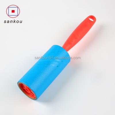 China OEM/ODM Manual Factory Direct Dust Remove Colored Strip Fiber Cleaning Roller For Clothes for sale