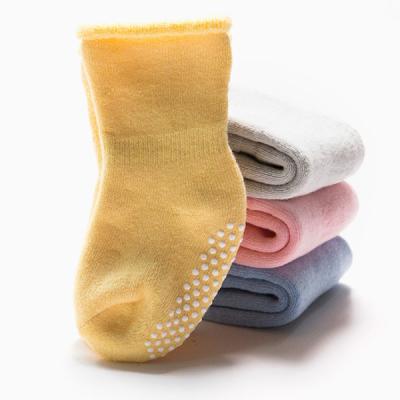 China Breathable Baby Socks Baby Anti Slip Knee High Crawling Socks for sale