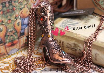 China Fashhion anique brass metal necklaces charm chains with boot shapped pendents ornaments for sale