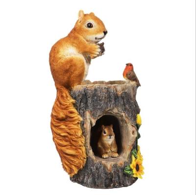 China Home Decoration Outdoor Resin Squirrel Pile Stand Yard Solar Light Solar Lights for Garden Lawn for sale