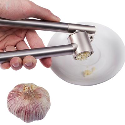 China Manual Operation Professional Sustainable Garlic Press Zinc Sustainable Kitchen Tools for sale