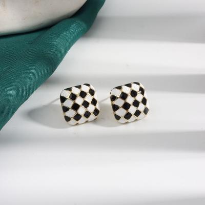 China Amazon FASHION hot sale jewelry for women silver checkerboard square design 925 needle ladies stud earrings anti allergy for sale