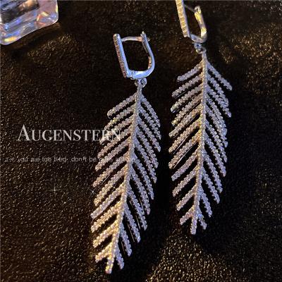 China Trending Luxury Feather CLASSIC Diamond Earrings Ladies Gift of Angel Wing Stud Earrings Statement Wedding for sale