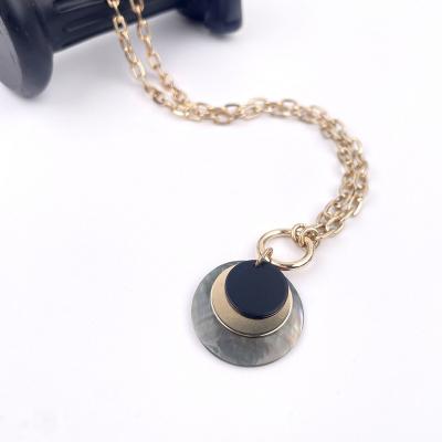 China New FASHIONABLE Simple Natural Shell Necklace Disc Metal Pendant Long Necklace For Women for sale