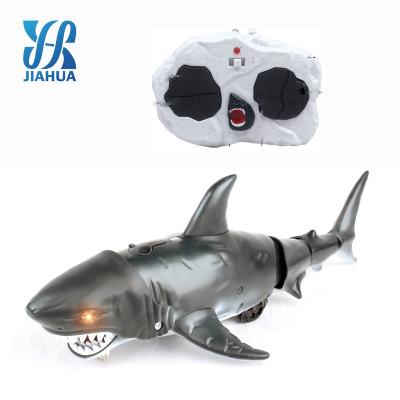 China Eco-friendly Material 2.4G Remote Control Toys Land Shark Radio Car Shark Appearance RC Remote Control White Shark for sale