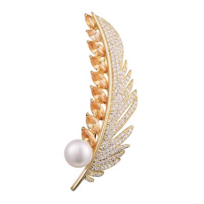 China Fashion Environmentally Friendly Feather Brooches Mens Wholesale Rhinestone Brooches Women Crystal Brooch Pin Women Clothing for sale