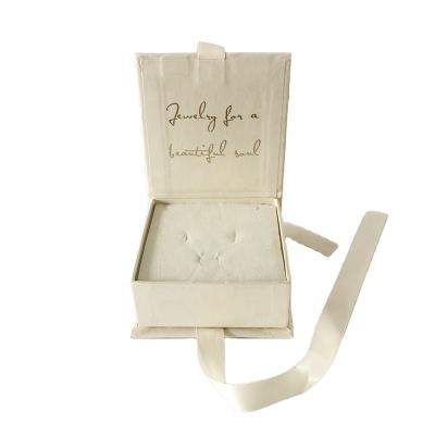 China Recyclable Luxury Custom Beige Magnetic Necklace Box Packaging Jewelry Art Paper Jewelry Packaging Boxes for sale