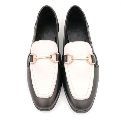 Cina Scarpe da donna casual con suola in gomma colore bianco nero in vendita