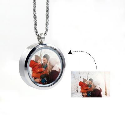 China CLASSIC Family Special Memories Customized Picture Memory Pendant Necklace For Christmas Gift for sale