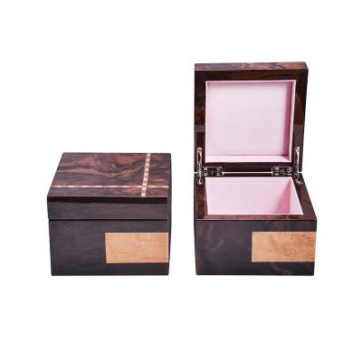 Cina Contenitori di regalo di Cherry Walnut Wood Custom Wooden per Ring Watch Jewelry Storage in vendita