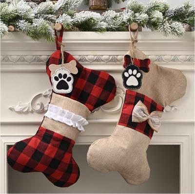 China Custom Wholesale Red Burlap Christmas Decoration Burlap Dog Bone Plaid Pet Christmas Stocking for sale