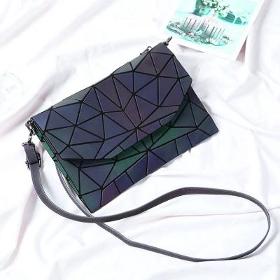 China Hot Selling Fashion Fashion PU Waterproof Portable Luminous Messenger Ladies Leather Shoulder Bag for sale