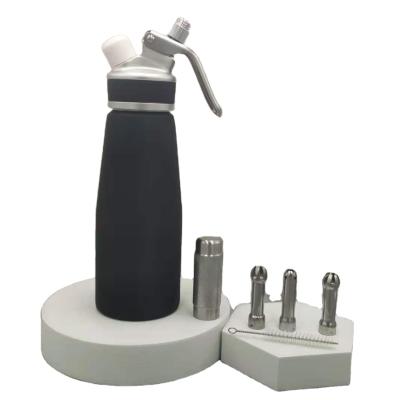 China 500ML Workable Black Matte Paint Aluminum Cream Whipper Dispenser Dessert Tool With 3PCS Plastic Tips for sale