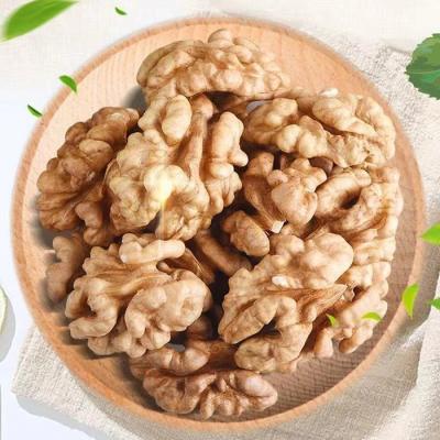 China Dried High Quality Walnut Kernels , Walnut Food Grade Certified Organic Walnuts , Healthy Food Walnut Kernels for sale