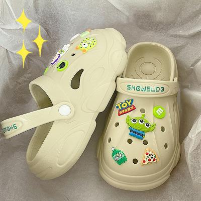 China Cushioning 2022 New Color Graffiti DIY Hole Shoes Outdoor Thick-soled Soft Slippers for sale