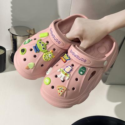 China Cushioning High Quality Outdoor Leisure Couples Shoes Girls Holes Sandals Hollow Out Slippers for sale