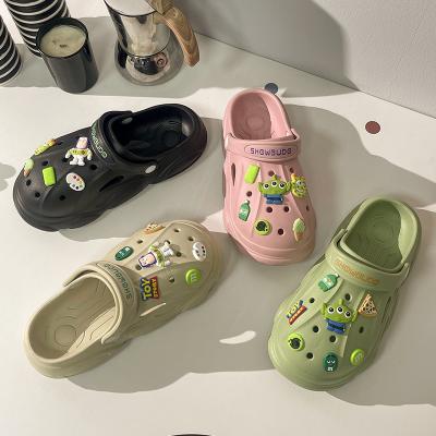 China Cushioning Custom Logo Fashion Hole Beach Shoes Slides Slippers Pillow Slide Summer Outdoor Unisex for sale