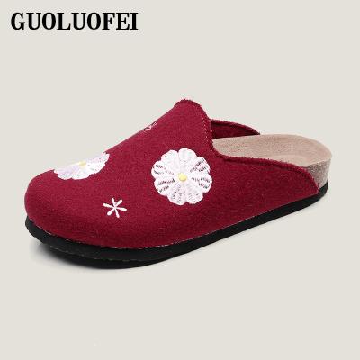 China 2020 New Anti-Smell Women's Cork Slippers Casual Buckle Cow Suede Leather Closed Toe Clogs for sale