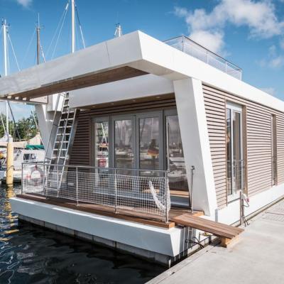 China Customized floating hotel prefab house restaurant concrete structure container floating house on water for sale