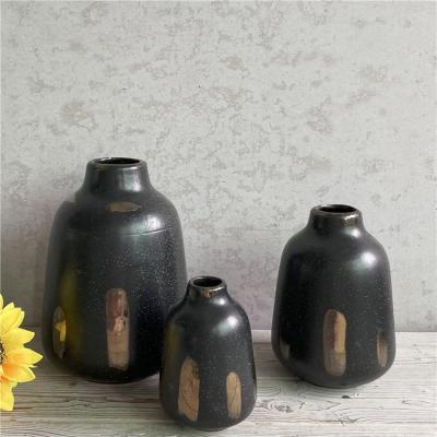 China Modern Amazon hot sales wedding decoration ornament Nordic vase handmade black ceramic flower vases for sale