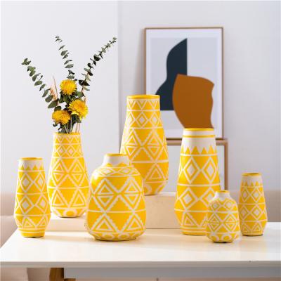 China Modern Luxury Home White Yellow Ceramic Cheap Pattern Piece Vase Decoration Ceramic Flower Vases for sale