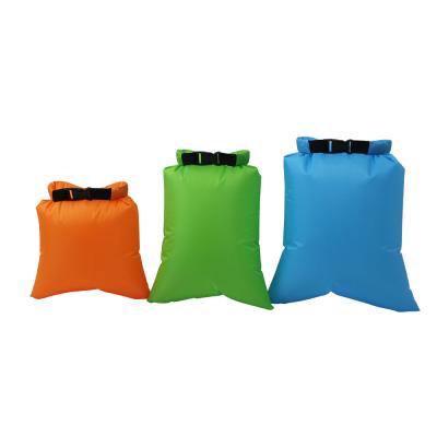 China Bolsas impermeables de nylon de pequeña capacidad Rojo para deportes al aire libre 1.5L 2.5L 3.5L 4.5L 6L en venta