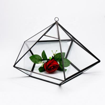 China Art Deco Geometric Mini Greenhouse Diamond Shape Glass with Lid for Home and Wedding Decoration for sale