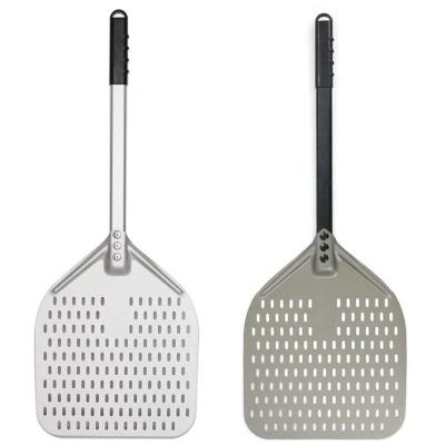 中国 66cm Hard Anodized Aluminum Pizza Shovel 12 Inch Aluminum Pizza Peel Silver Perforated Pizza Peel 販売のため